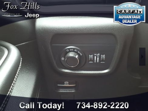 Used 2023 Jeep Grand Cherokee Laredo w/ Luxury Tech Group I AWD/4WD image 17