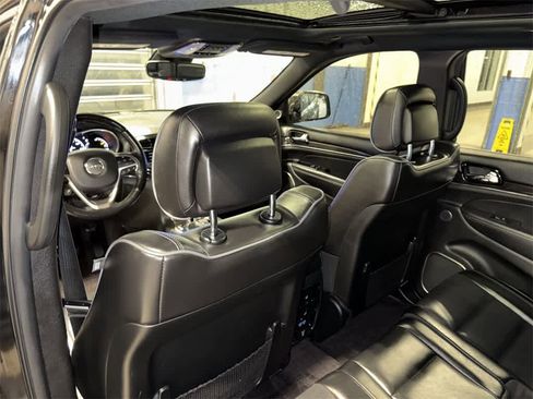 Used 2019 Jeep Grand Cherokee Overland image 32