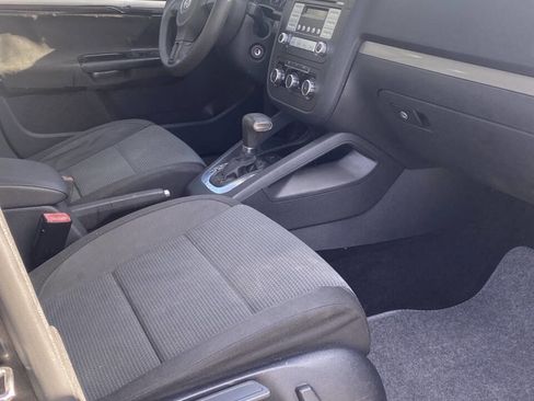 Used 2010 Volkswagen Jetta Limited Edition image 3