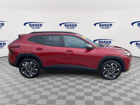 Used 2024 Chevrolet Trax RS w/ Driver Confidence Package FWD image 2
