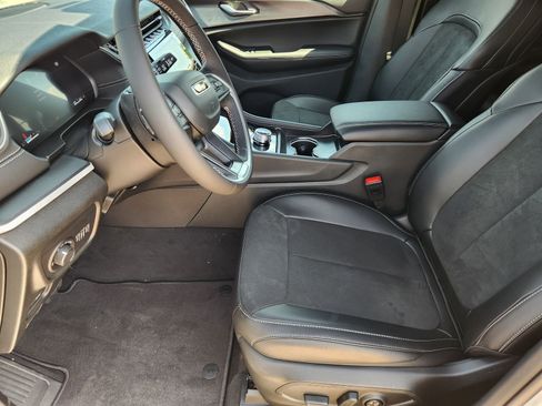 New 2025 Jeep Grand Cherokee Altitude image 10