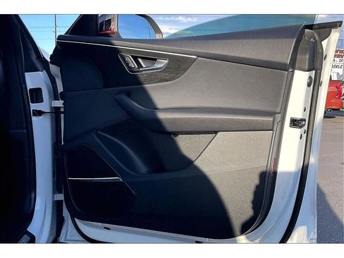 Used 2020 Audi Q8 Premium Plus w/ Premium Plus Package image 26