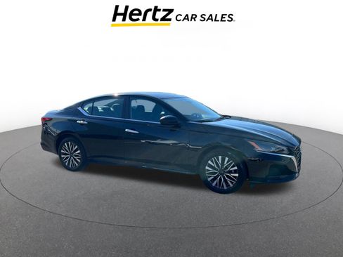 Used 2025 Nissan Altima 2.5 SV image 1
