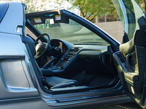Used 1999 Acura NSX T RWD image 17