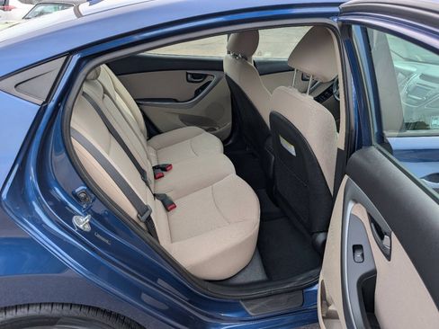 Used 2015 Hyundai Elantra SE w/ Option Group 02 FWD image 12