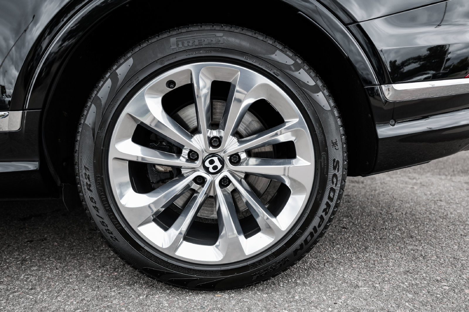 Certified 2022 Bentley Bentayga AWD/4WD image 7