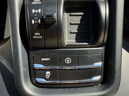 Used 2017 Porsche Cayenne image 25