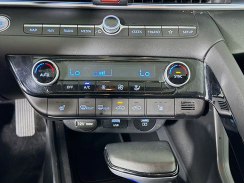 Used 2025 Hyundai Elantra SEL FWD image 24