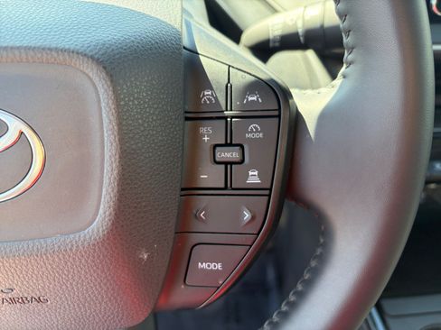 Used 2025 Toyota Prius LE FWD image 15