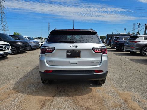 Used 2025 Jeep Compass Limited AWD/4WD image 5