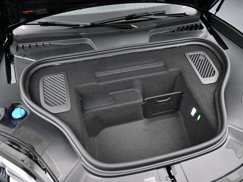 Certified 2025 Porsche Macan Electric RWD image 33