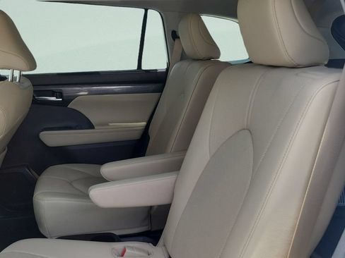 Used 2022 Toyota Highlander Limited AWD/4WD image 10