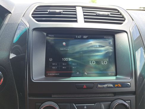Used 2016 Ford Explorer XLT w/ Equipment Group 201A FWD image 22