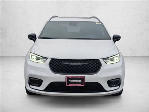 New 2026 Chrysler Pacifica Limited image 5