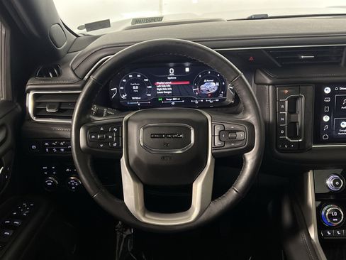 Used 2022 GMC Yukon Denali AWD/4WD image 16