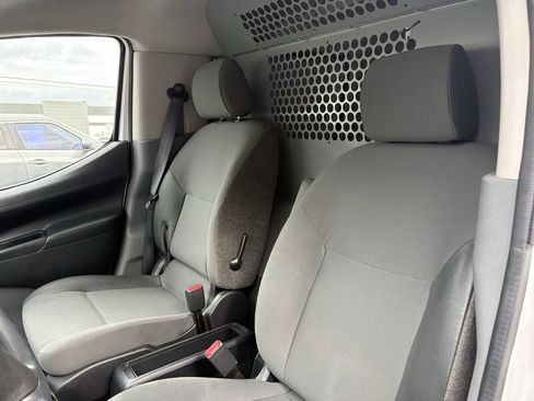 Used 2018 Nissan NV200 S image 9