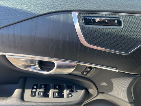 Used 2020 Volvo XC90 T5 Momentum w/ Protection Package Premier image 26