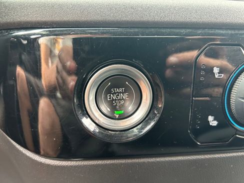 Used 2024 Chevrolet Silverado 1500 LT AWD/4WD image 16