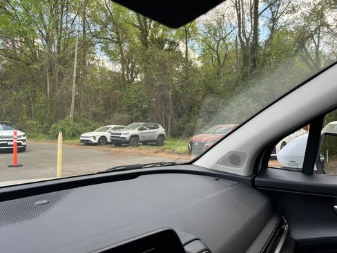 Used 2025 Kia Sportage LX image 34