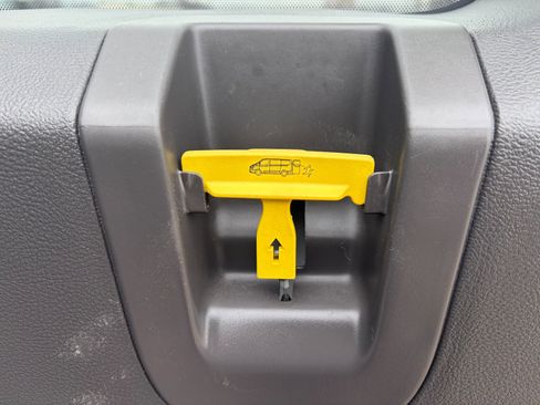 Used 2024 Ford Transit 350 XLT image 22