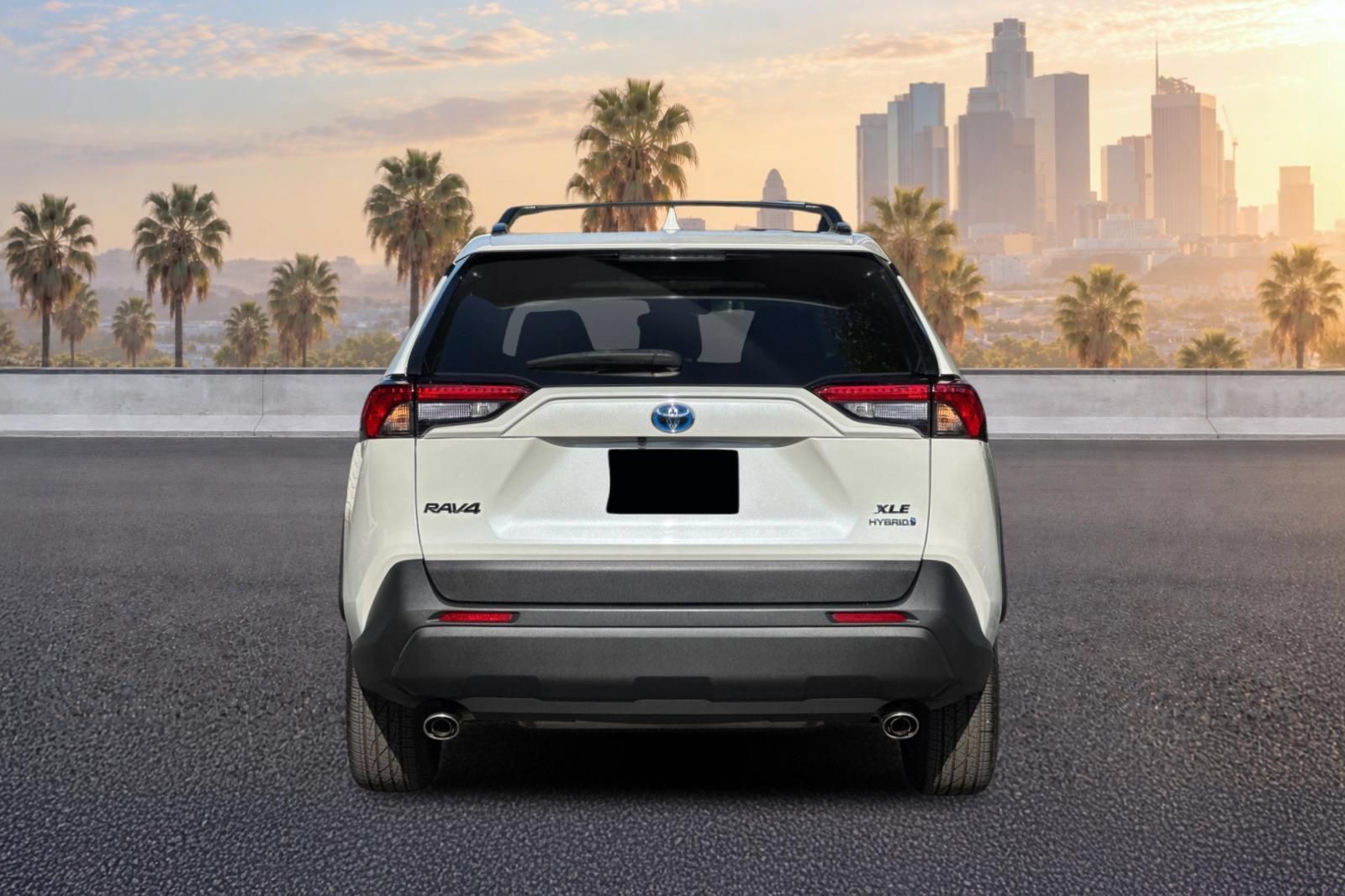 Used 2022 Toyota RAV4 XLE Premium AWD/4WD image 5