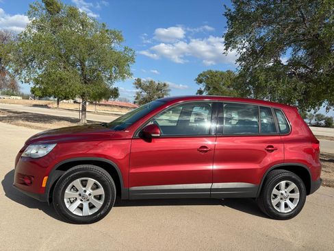 Used 2010 Volkswagen Tiguan S FWD image 21