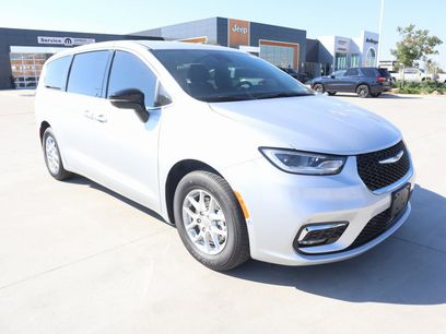 New 2026 Chrysler Pacifica Select