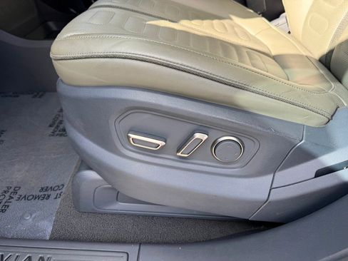 Used 2022 Rivian R1T Adventure image 11