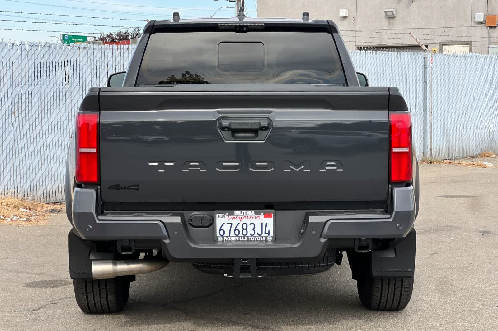 Certified 2025 Toyota Tacoma TRD Sport w/ TRD Sport Premium Package AWD/4WD image 4