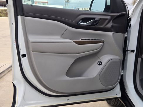 Certified 2021 GMC Acadia SLE w/ Driver Convenience Package image 11