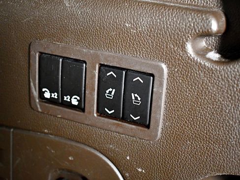 Used 2017 GMC Yukon XL Denali w/ Open Road Package image 54