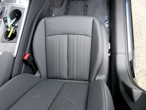 Used 2025 Audi A6 2.0T Premium w/ Convenience Plus Package image 27