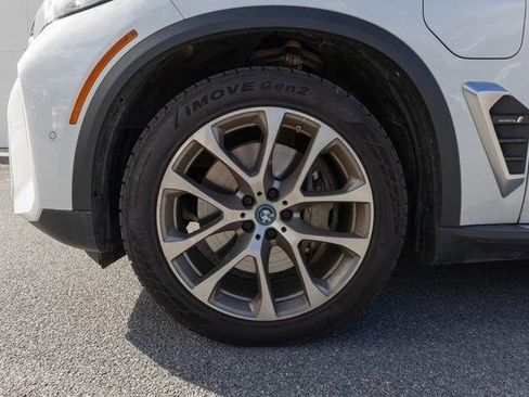Used 2024 BMW X5 xDrive50e image 2