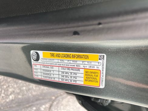 Used 2023 Chevrolet Traverse LT image 29