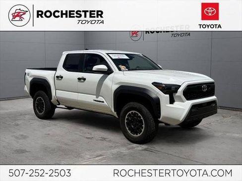 Certified 2024 Toyota Tacoma TRD Off-Road AWD/4WD image 31