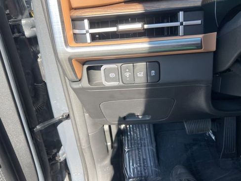 Used 2025 Hyundai Santa Fe Limited image 17