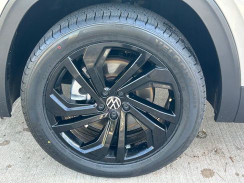 Used 2023 Volkswagen Atlas SE w/ Black Wheel Package FWD image 39