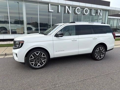 Used 2025 Ford Expedition Platinum w/ Platinum Ultimate Package AWD/4WD image 3