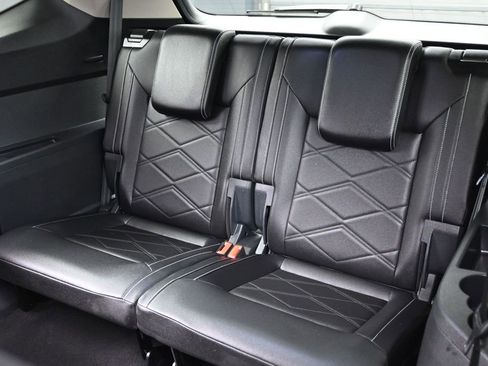 Used 2025 Volkswagen Atlas SE FWD image 35