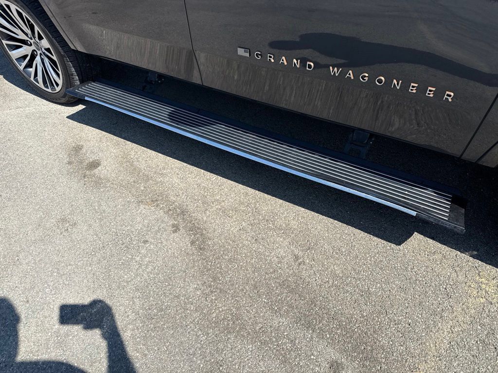 Used 2022 Jeep Grand Wagoneer Series III AWD/4WD image 56