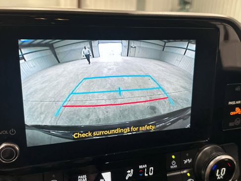 Used 2025 Toyota Highlander LE FWD image 23