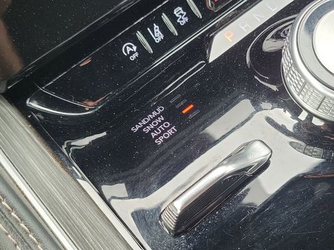 Used 2024 Jeep Wagoneer Series III AWD/4WD image 12
