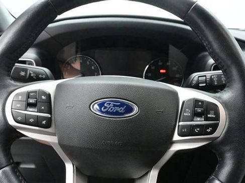 Used 2022 Ford Explorer XLT w/ Equipment Group 202A AWD/4WD image 14