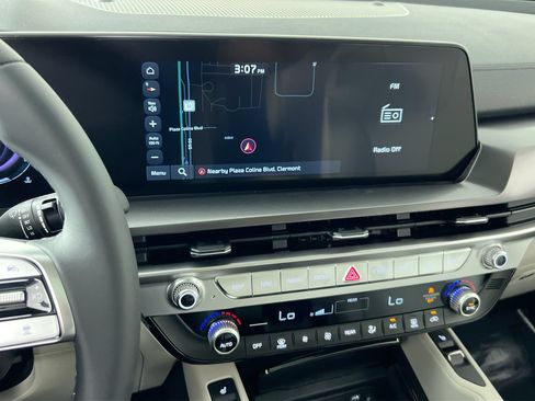 Certified 2024 Kia Telluride S w/ S Sunroof Package FWD image 27