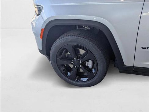New 2025 Jeep Grand Cherokee L Limited w/ Black Appearance Package image 11