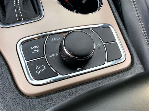Used 2017 Jeep Grand Cherokee Limited AWD/4WD image 34