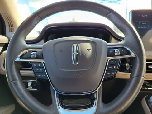Used 2022 Lincoln Nautilus AWD w/ Premium Package image 10