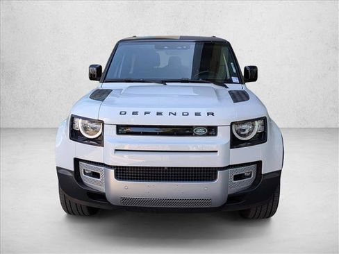 Used 2023 Land Rover Defender 90 S image 2