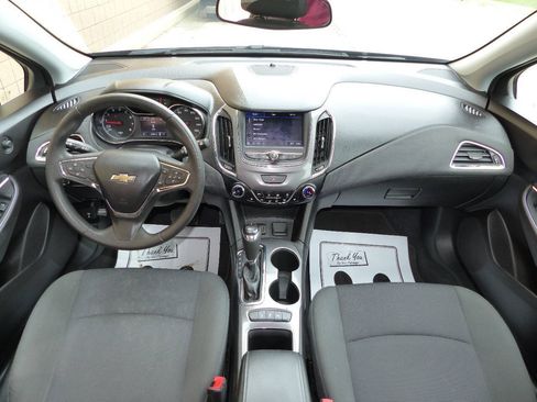 Used 2019 Chevrolet Cruze LT w/ Convenience Package FWD image 22