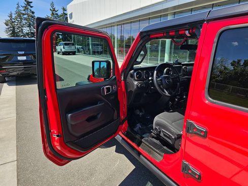 Used 2022 Jeep Wrangler Unlimited Sport AWD/4WD image 17